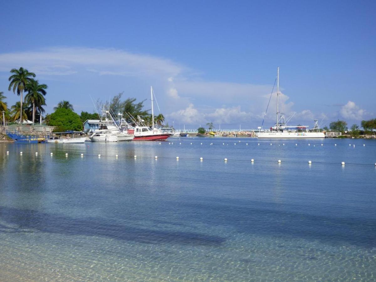 Deluxe Sandcastles Condos Ocho Rios Exterior photo
