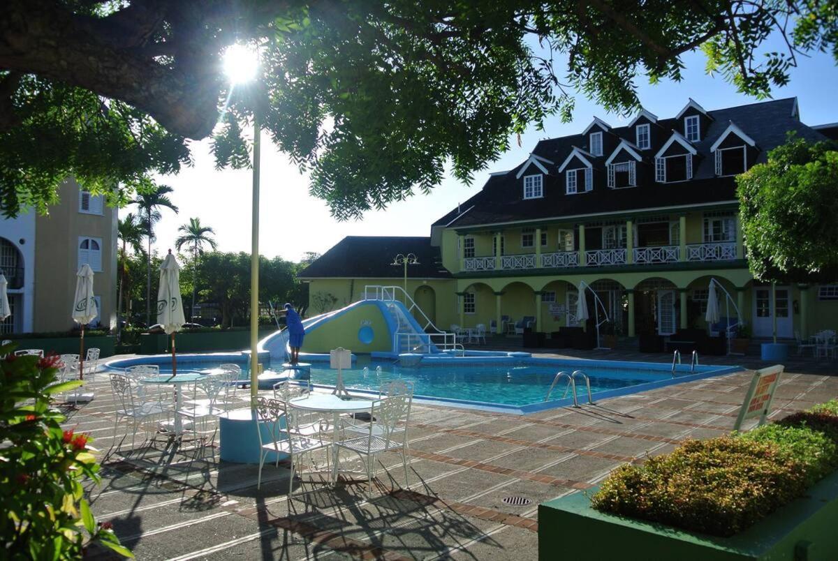 Deluxe Sandcastles Condos Ocho Rios Exterior photo