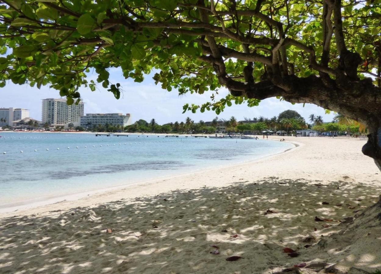 Deluxe Sandcastles Condos Ocho Rios Exterior photo
