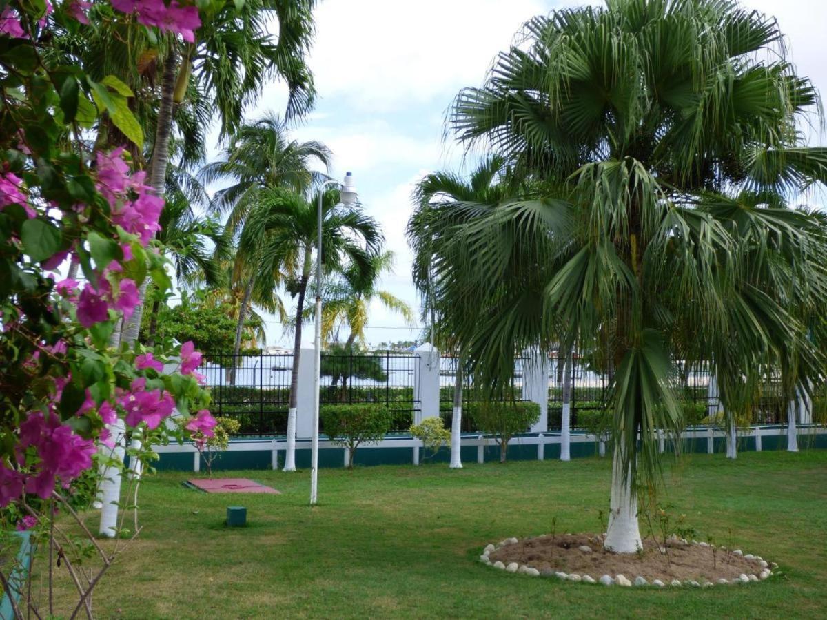 Deluxe Sandcastles Condos Ocho Rios Exterior photo