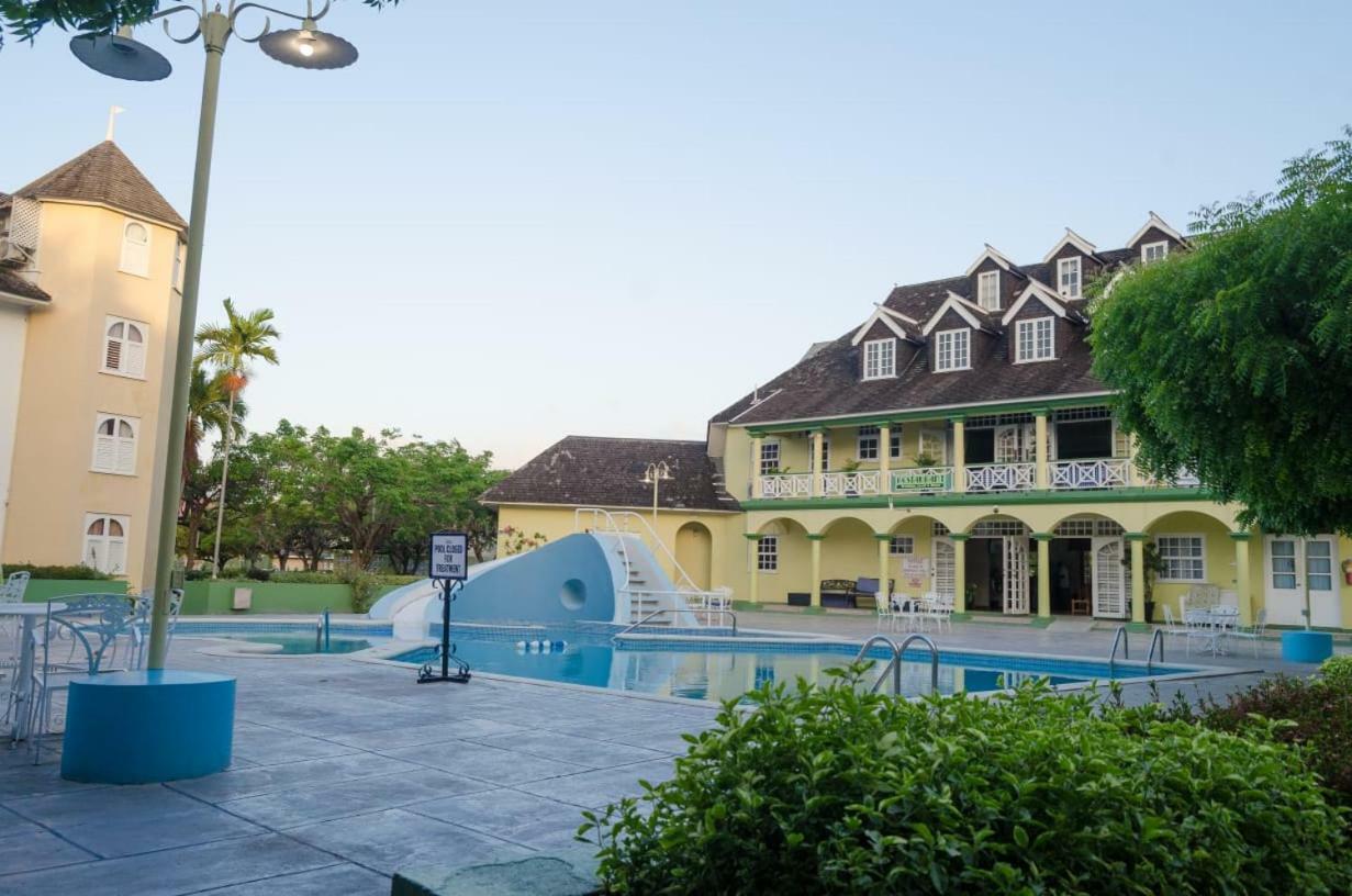 Deluxe Sandcastles Condos Ocho Rios Exterior photo